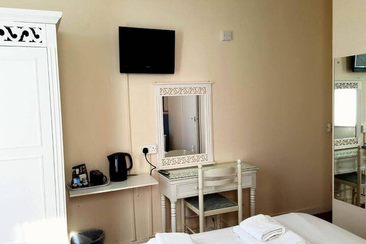 Room 5 of 24