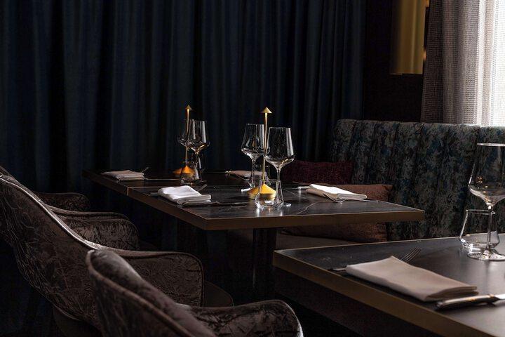 Lounge 100 of 145