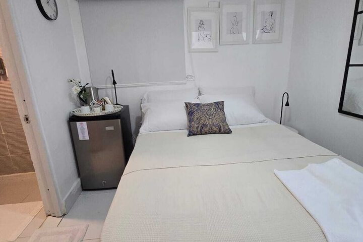 Room 11 of 37