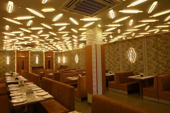 Dining 42 of 46