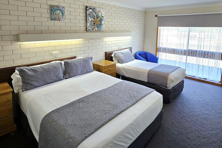 Room 6 of 37