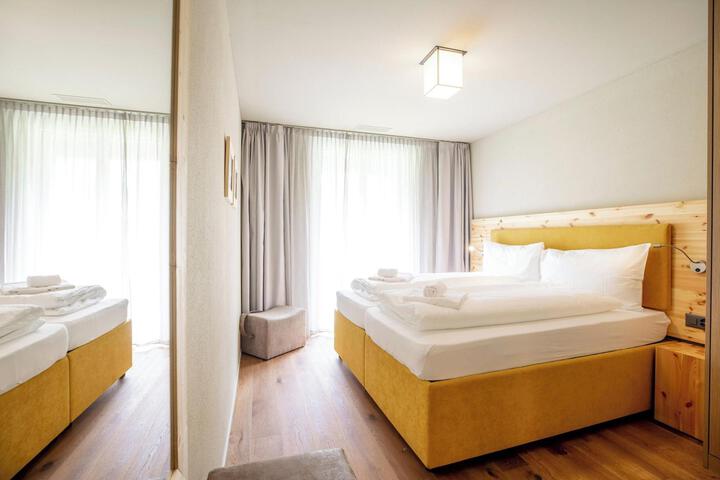Room 102 of 111
