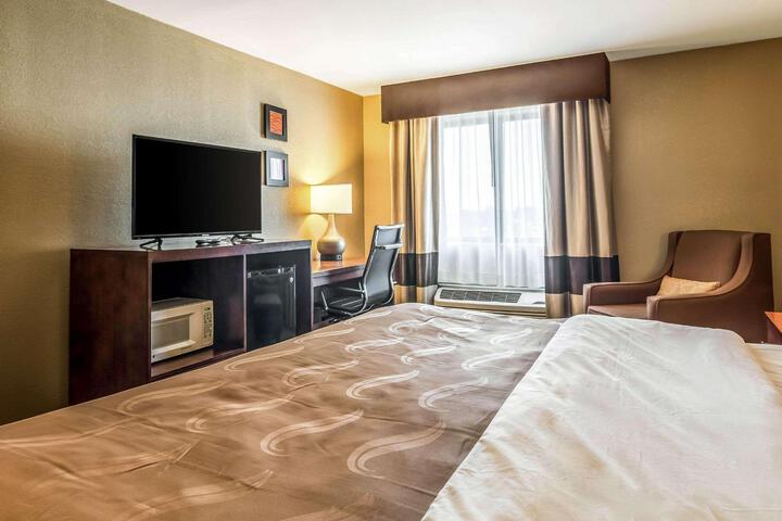 1 King Bed (4 of 10)