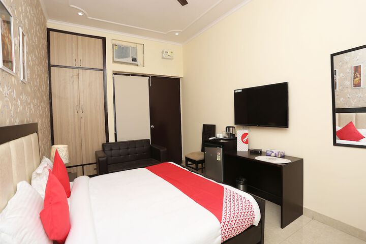 Room 13 of 21