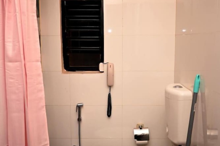 Room 16 of 19