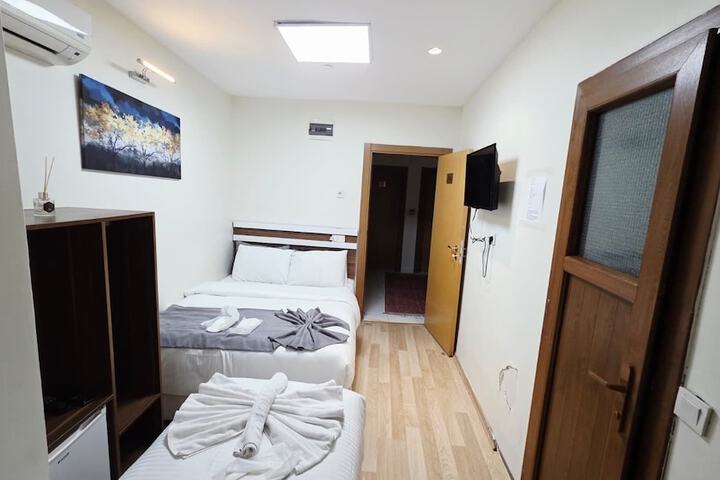 Room 11 of 34