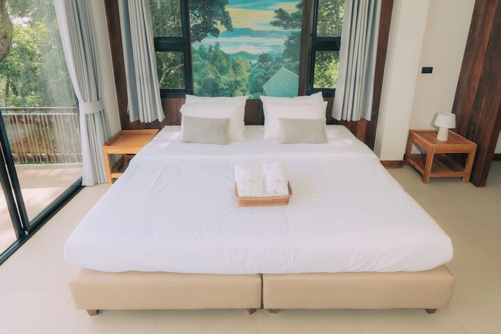 Room 4 of 140