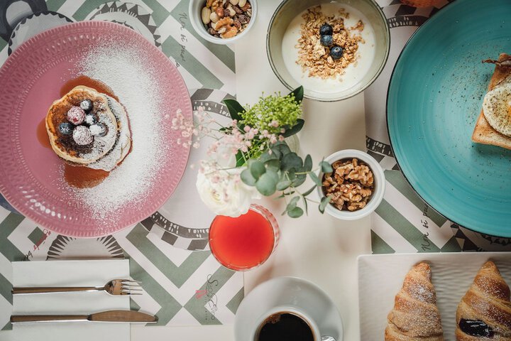 Dining 30 of 47