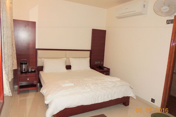 Room 7 of 26