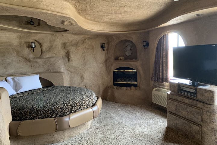 1 King Bed (8 of 39)