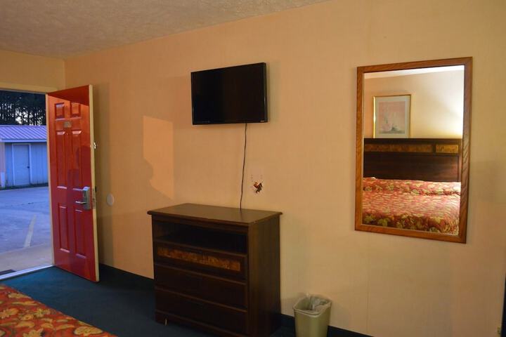 Room 4 of 18