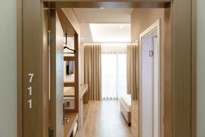 Room 5 of 12
