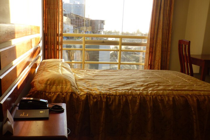 Room 10 of 27