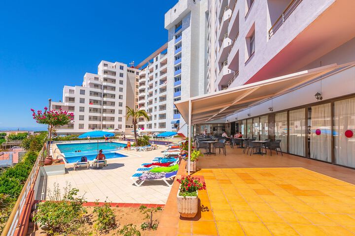 Hotel Pool