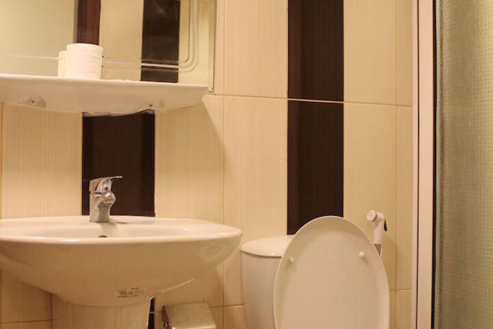 Room 4 of 7