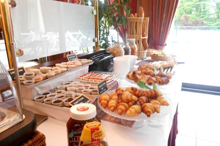 Breakfast/Coffee Service 19 of 40