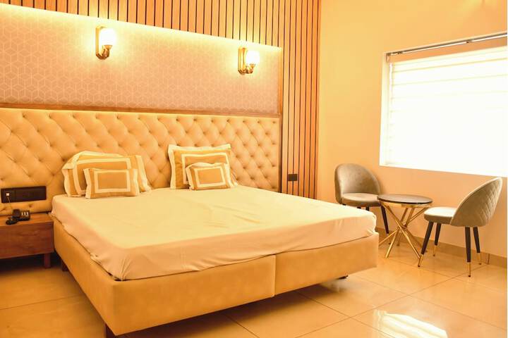 Room 4 of 19