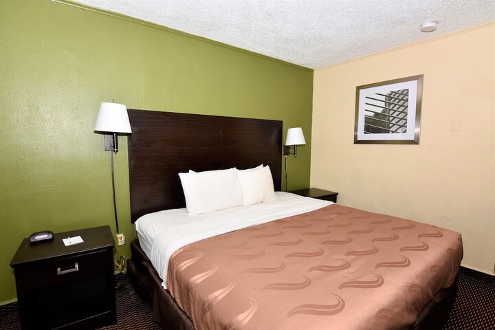 2 Double Beds (6 of 10)