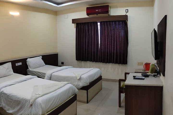 Room 8 of 9