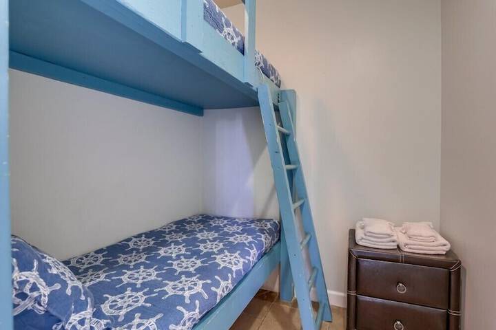 Room 2 of 62