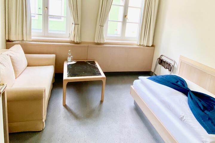 Room 14 of 50