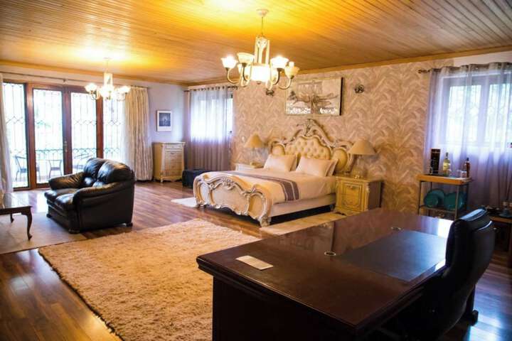Room 8 of 24
