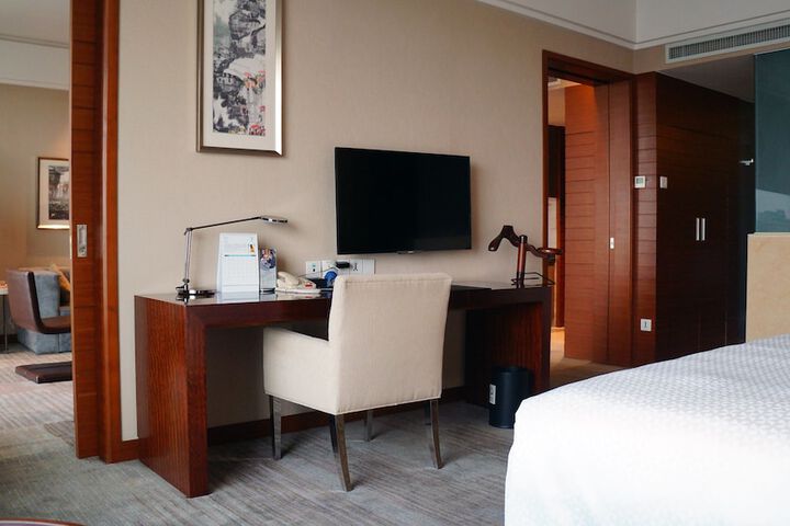 Room 17 of 33
