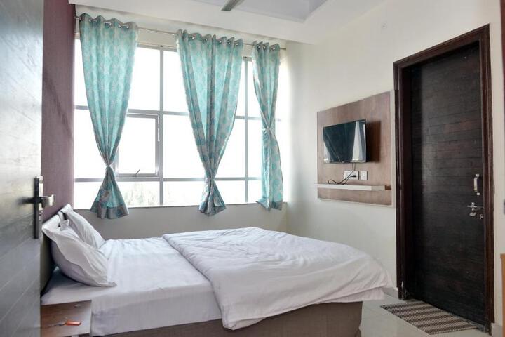HOTEL IRA Mansarovar Jaipur