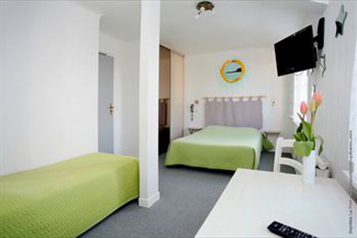 Room 10 of 28