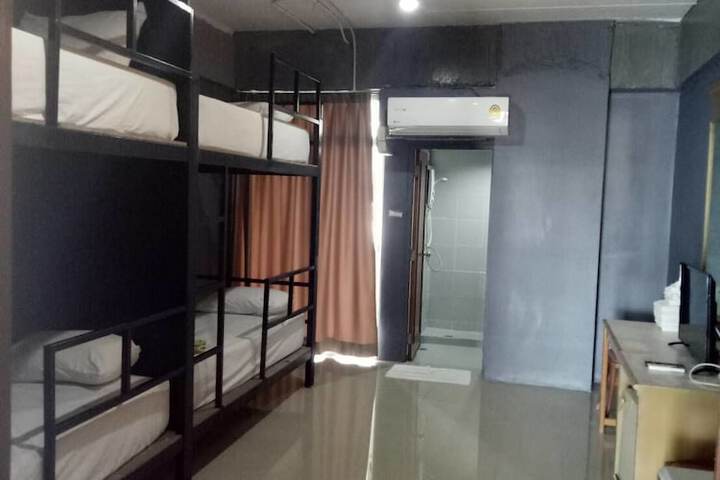 Room 11 of 32