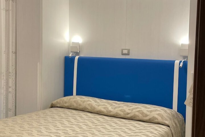 Room 11 of 36