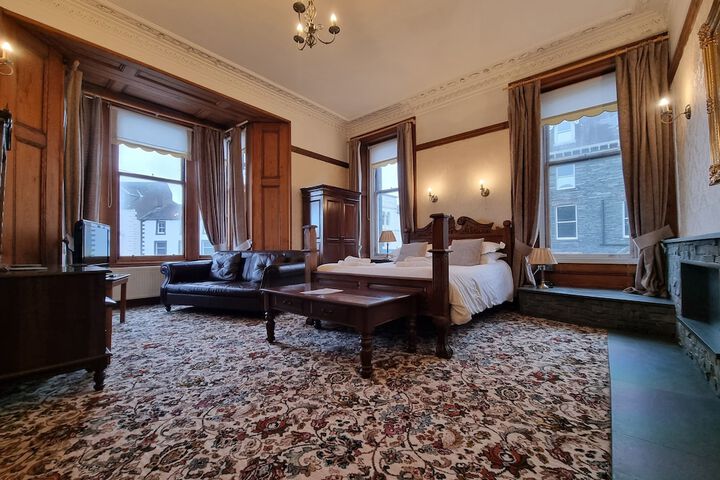 Room 18 of 37