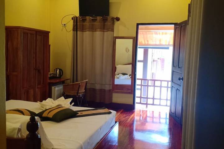Room 52 of 80