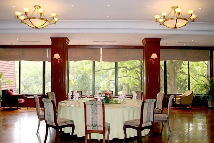 Dining 40 of 60