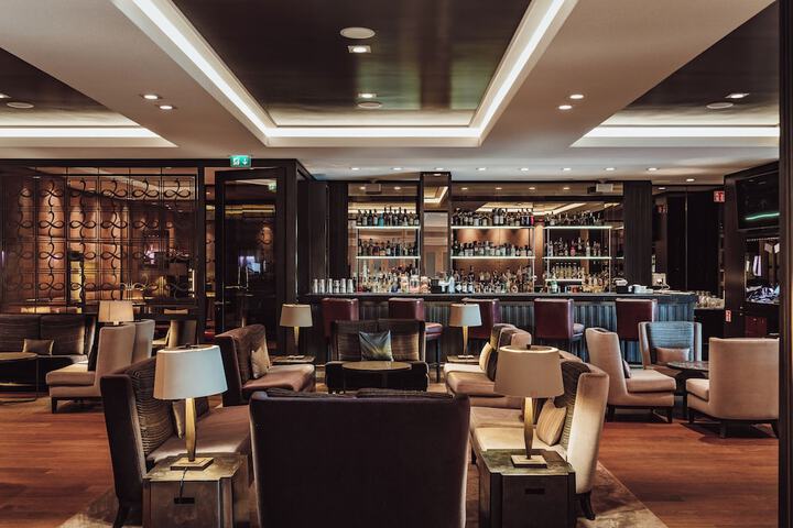 Lounge 94 of 115