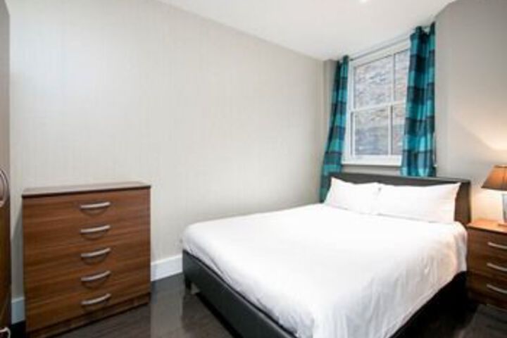 Room 10 of 14