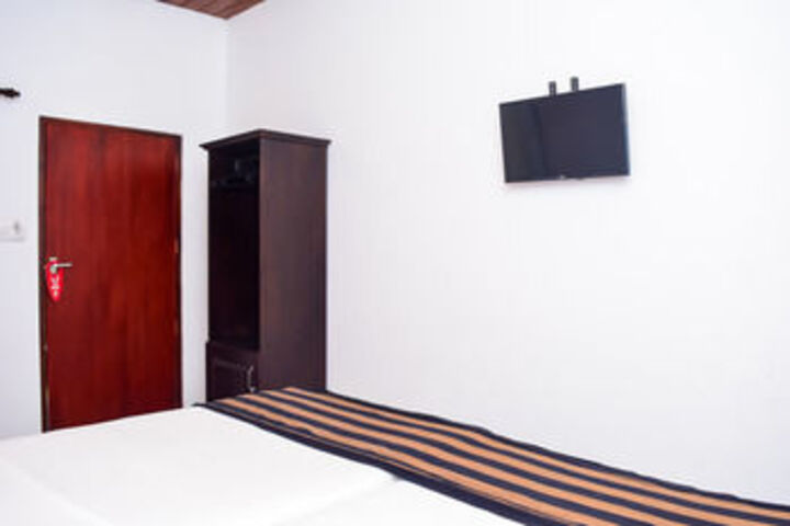 Room 17 of 34
