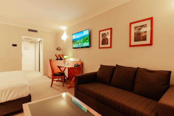 Room 46 of 210