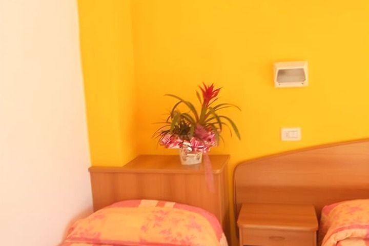 Room 4 of 35