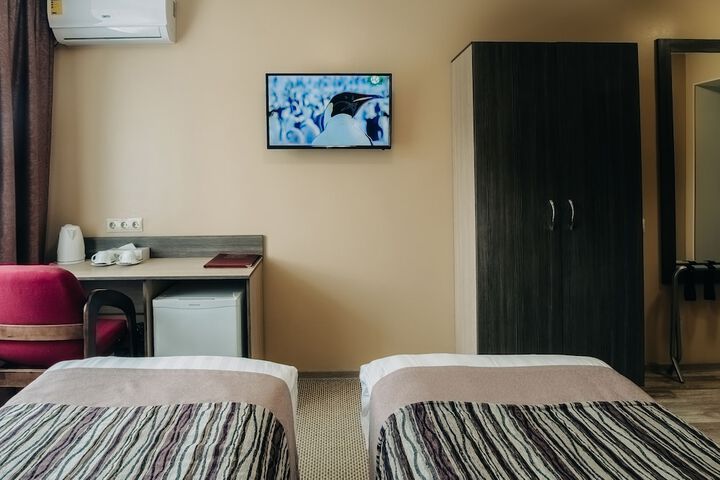 Room 9 of 94