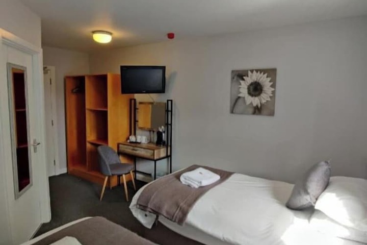 Room 7 of 28