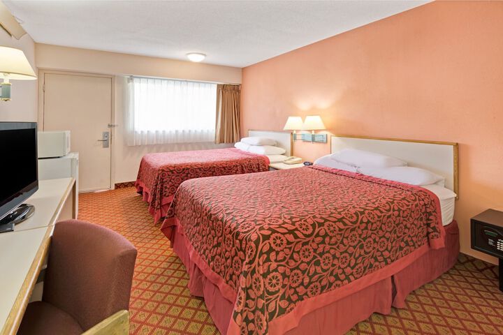 2 Double Beds (7 of 11)