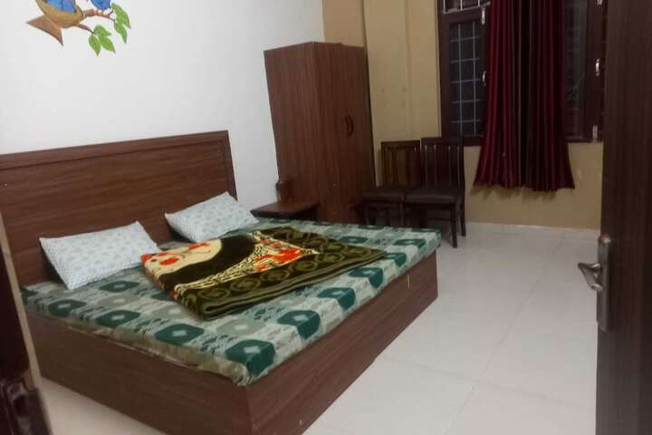 Room 4 of 25