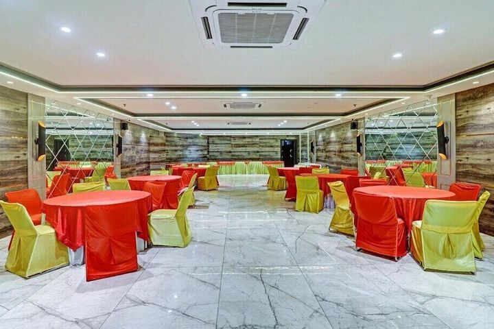Ballroom/Hall 14 of 17