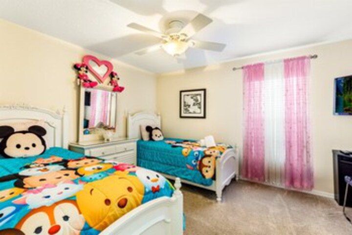 Room 27 of 37