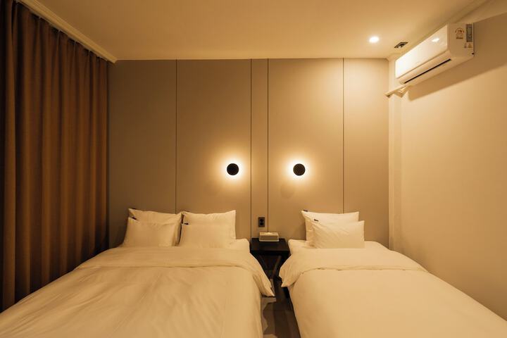 Room 19 of 80
