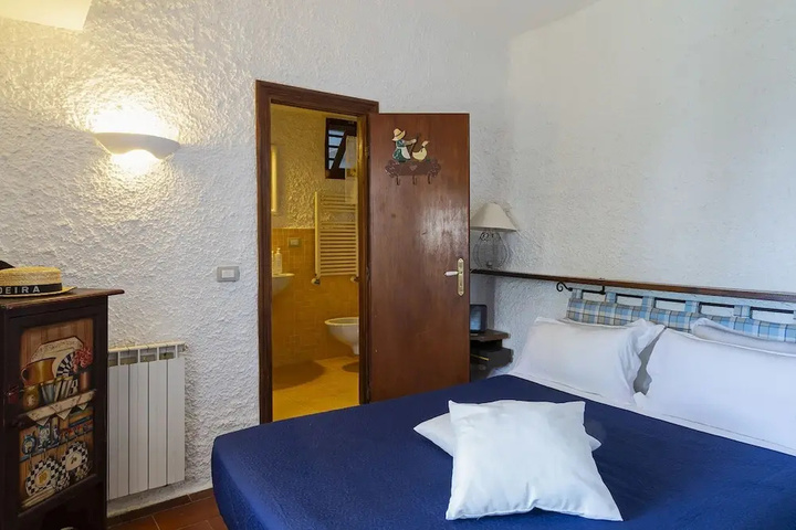 Room 4 of 18