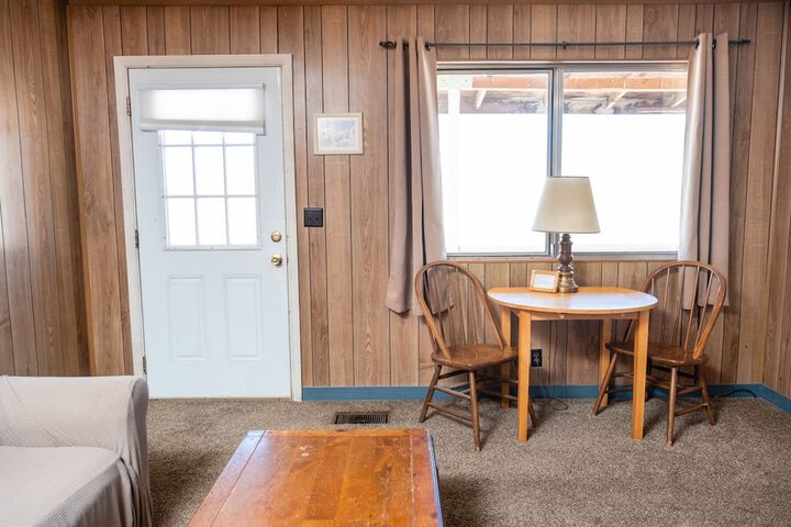 Room 9 of 16
