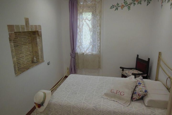 Room 2 of 34