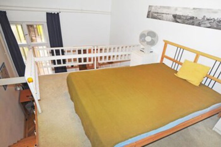 Room 9 of 12